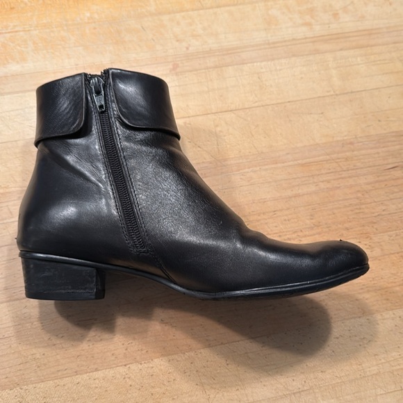 Everybody by BZ Moda, Black Leather Zip Up Low Booties Size 38 - Picture 6 of 11